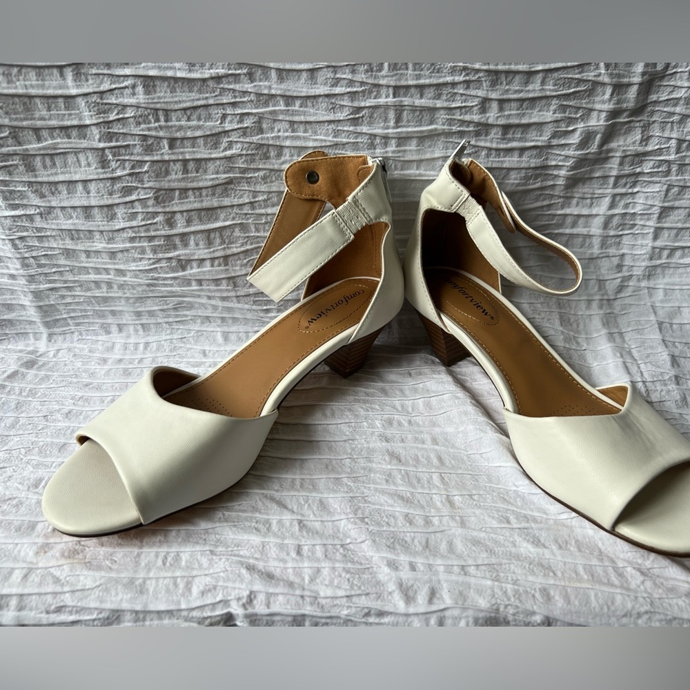 Comfortview Women’s 7WW Wide Width Cream Ankle Strap Heels New